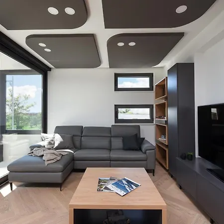 Lazy - Luxury Yachting *