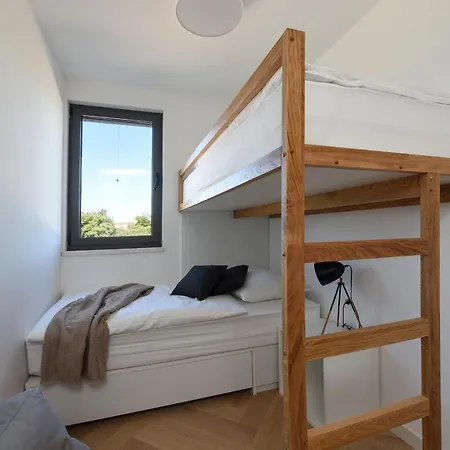 Lazy - Luxury Yachting זאדאר