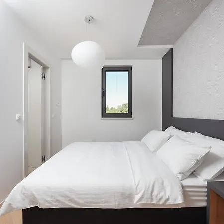 Lazy - Luxury Yachting