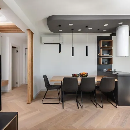 Lazy - Luxury Yachting Apartmán