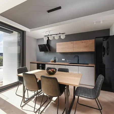 Lazy - Luxury Yachting Apartmán