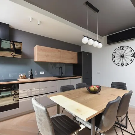 Lazy - Luxury Yachting *