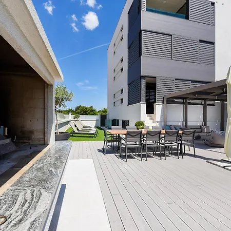 Lazy - Luxury Yachting Zadar